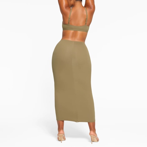 Skims Fits Everybody Long Skirt in Khaki - Picture 1 of 4
